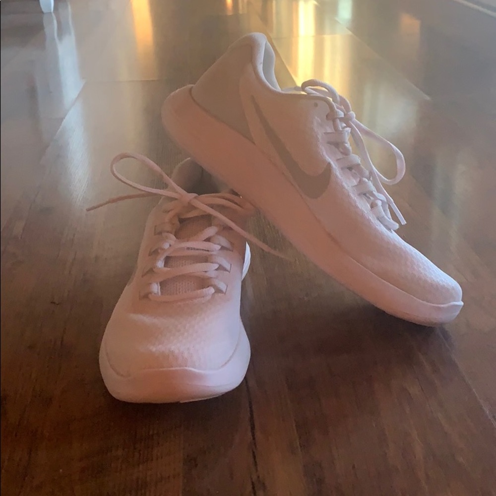 COPY - Women’s Nike *NEW*